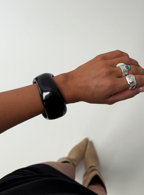 Madlen Resin Cuff Black