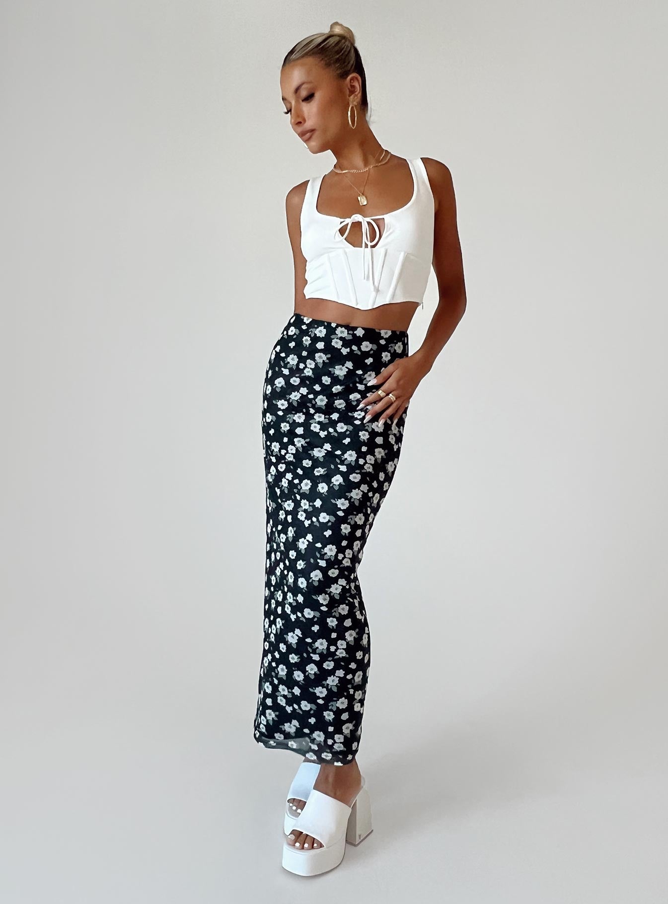 Long black on sale floral skirt