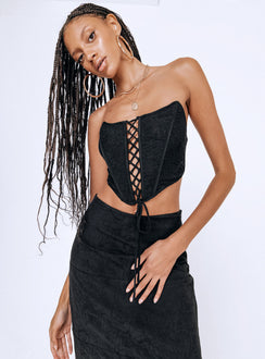 Front view of model wearing  front Princess Polly Sleeveless Square Neck  Eilian Corset Black