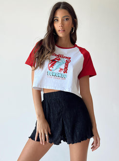 Shorts Silky crinkle material  Elasticated waistband  Twin hip pockets  Lettuce edge hem 