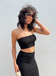 Strapless top Soft knit material  Diagonal stitching  Inner silicone strip at bust  Good stretch  Mesh lined 