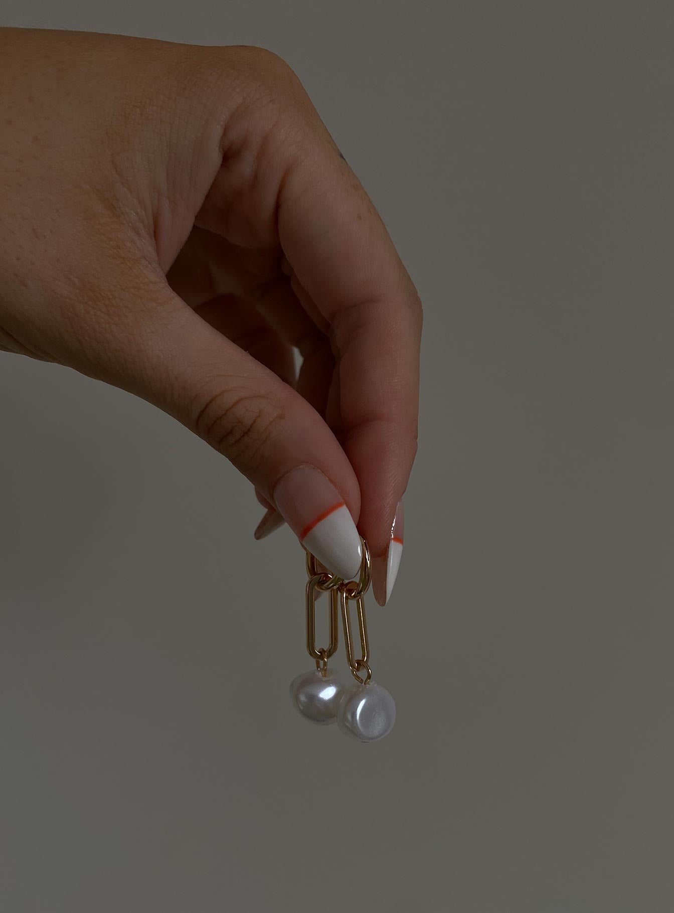 Earrings Princess Polly Exclusive 60% Copper 40% Acrylic Gold-toned Pearl drop charm  Lightweight 