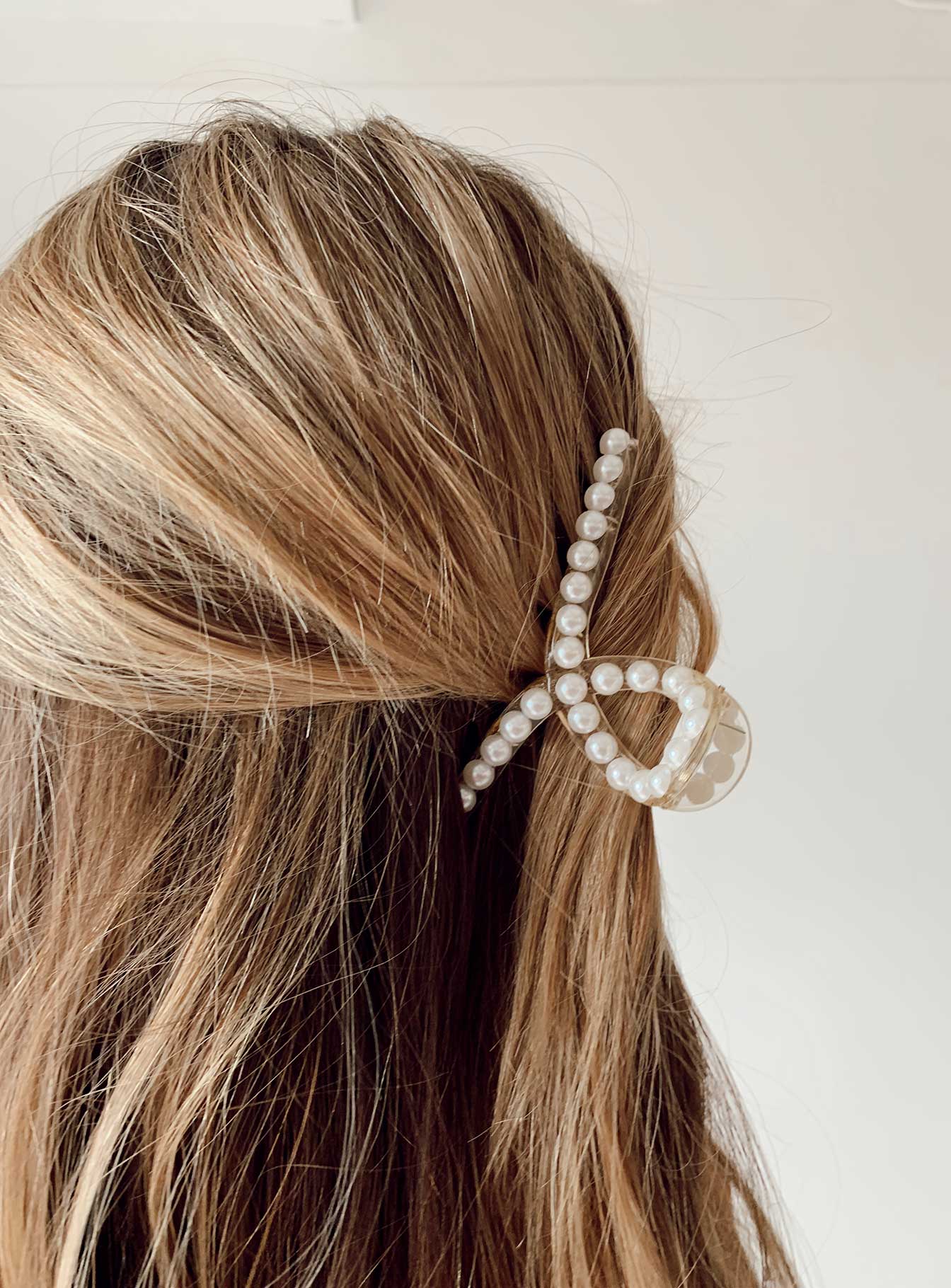Hair clip Pearl design Lightweight