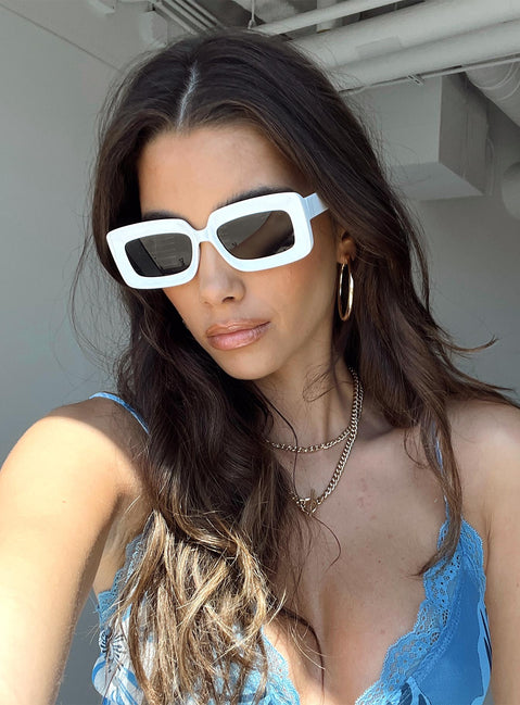 Sunglasses  70% PC  30% AC UV 400 Rectangle style  Black lenses  Moulded nose bridge 