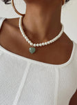 Telka Pearl Heart Necklace White / Green