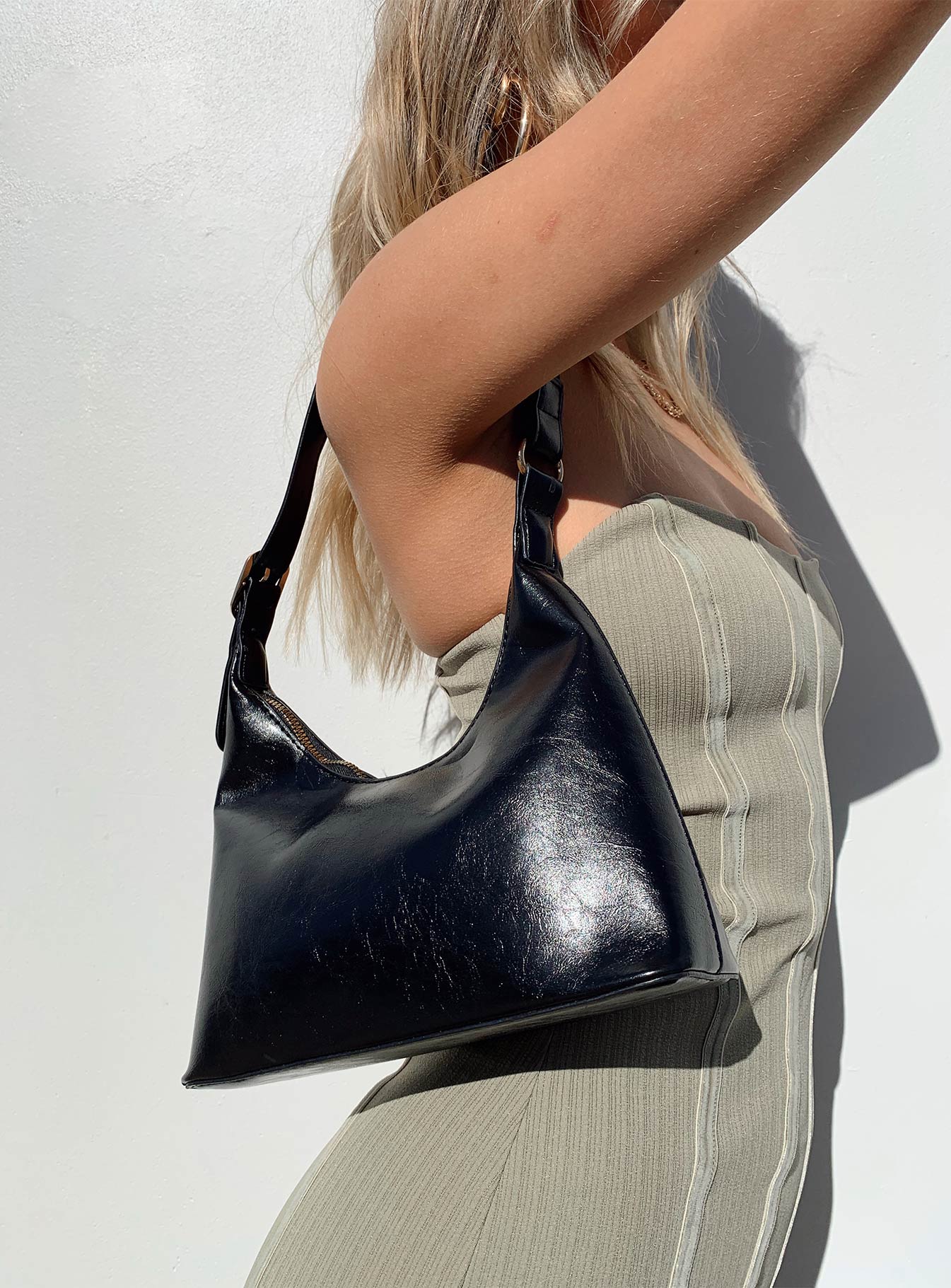 Black leather on sale shoulder bag