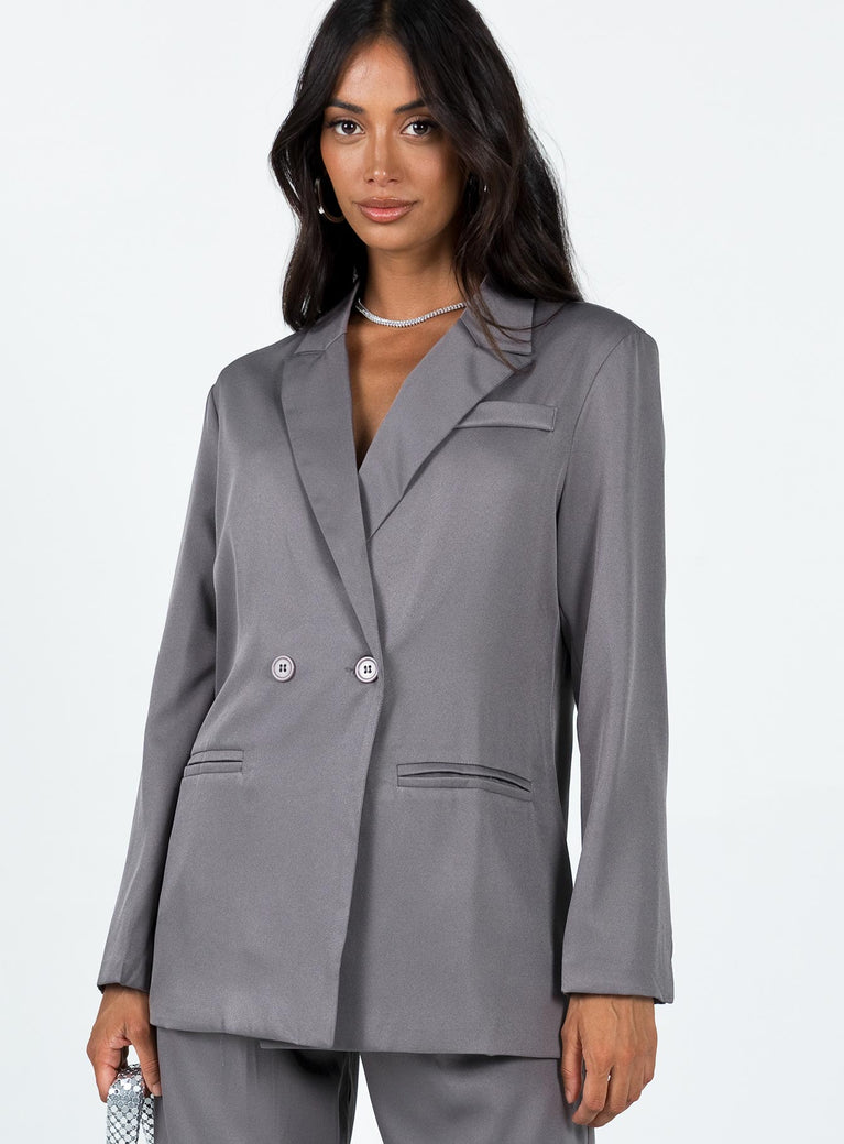 Overszied blazer Lapel collar  Faux chest pocket Double-breasted  Twin faux hip pockets  Non-stretch  Fully lined 
