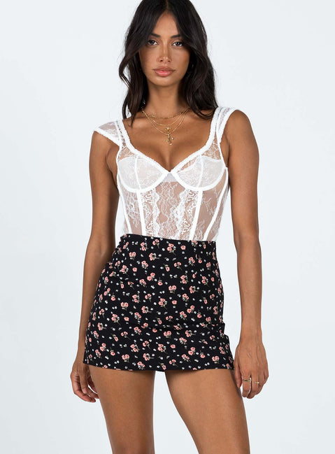 Front view of model wearing  front Selby Mini Skirt Black Floral Princess Polly  Mini Skirts 
