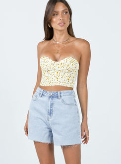 Denim shorts Light wash denim High waisted design Belt looped waist Zip & button fastening Classic five-pocket design Raw edge hem