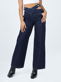 Front view of model wearing  front Princess Polly High Waisted  Chaser V Waist Jeans Indigo