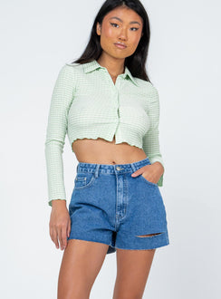 Shorts  100% cotton Dark wash denim High waisted  Zip & button fastening  Classic five-pocket design  Belt looped waist  Raw-edge hem  Ripped leg 