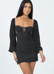 Front view of model wearing  front Princess Polly Sweetheart Neckline  Teyana Mini Dress Black