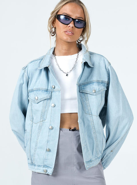 Oversized denim jacket Light wash denim Classic collar Four-pocket design Buttons fastening at front Silver-toned hardware
