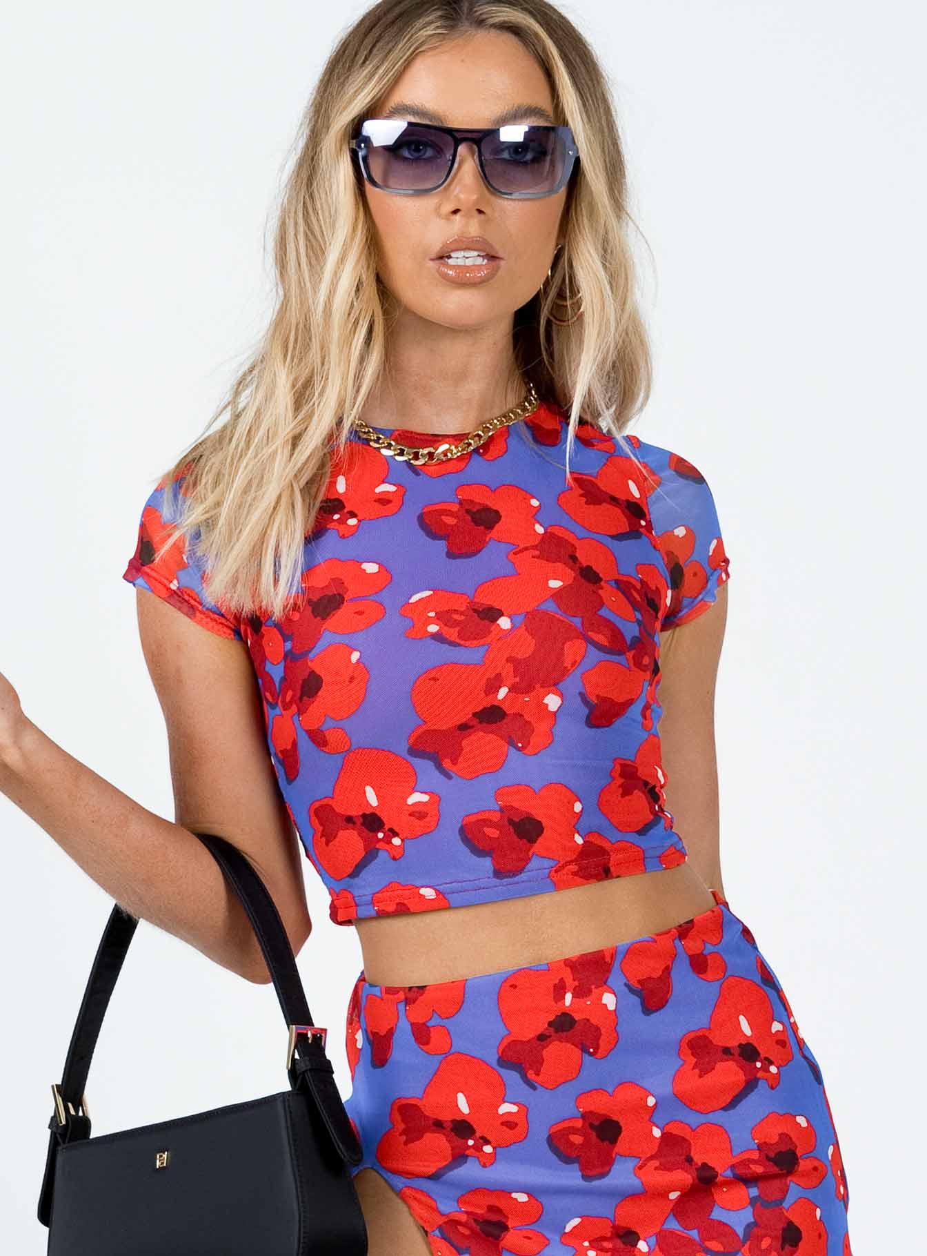 Front view of model wearing  front Princess Polly Short Sleeves Crew Neck  Bold Move Top Navy / Red