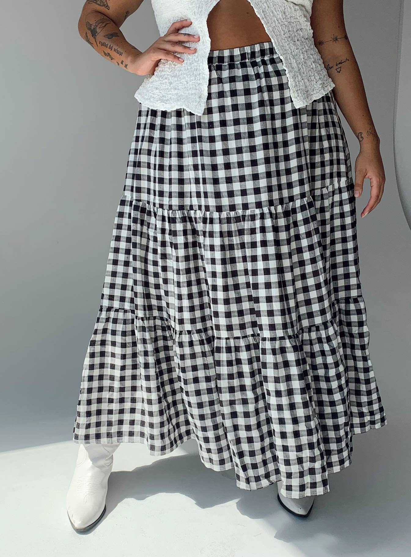 Hale Midi Skirt Black White Curve