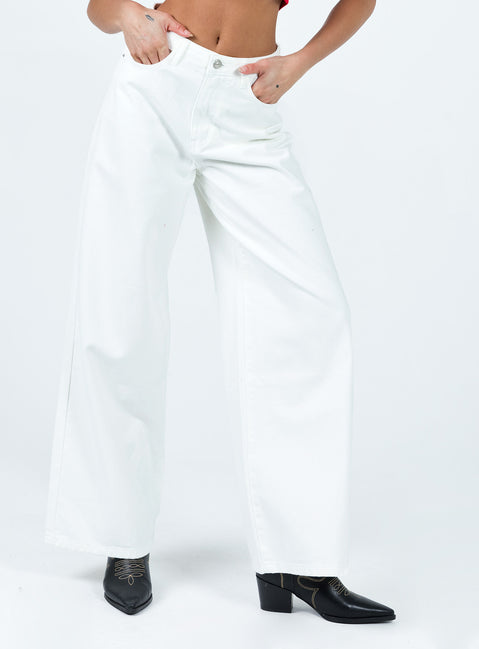 Front view of model wearing  front Princess Polly Mid Rise  Patridge Wide Leg Jeans White