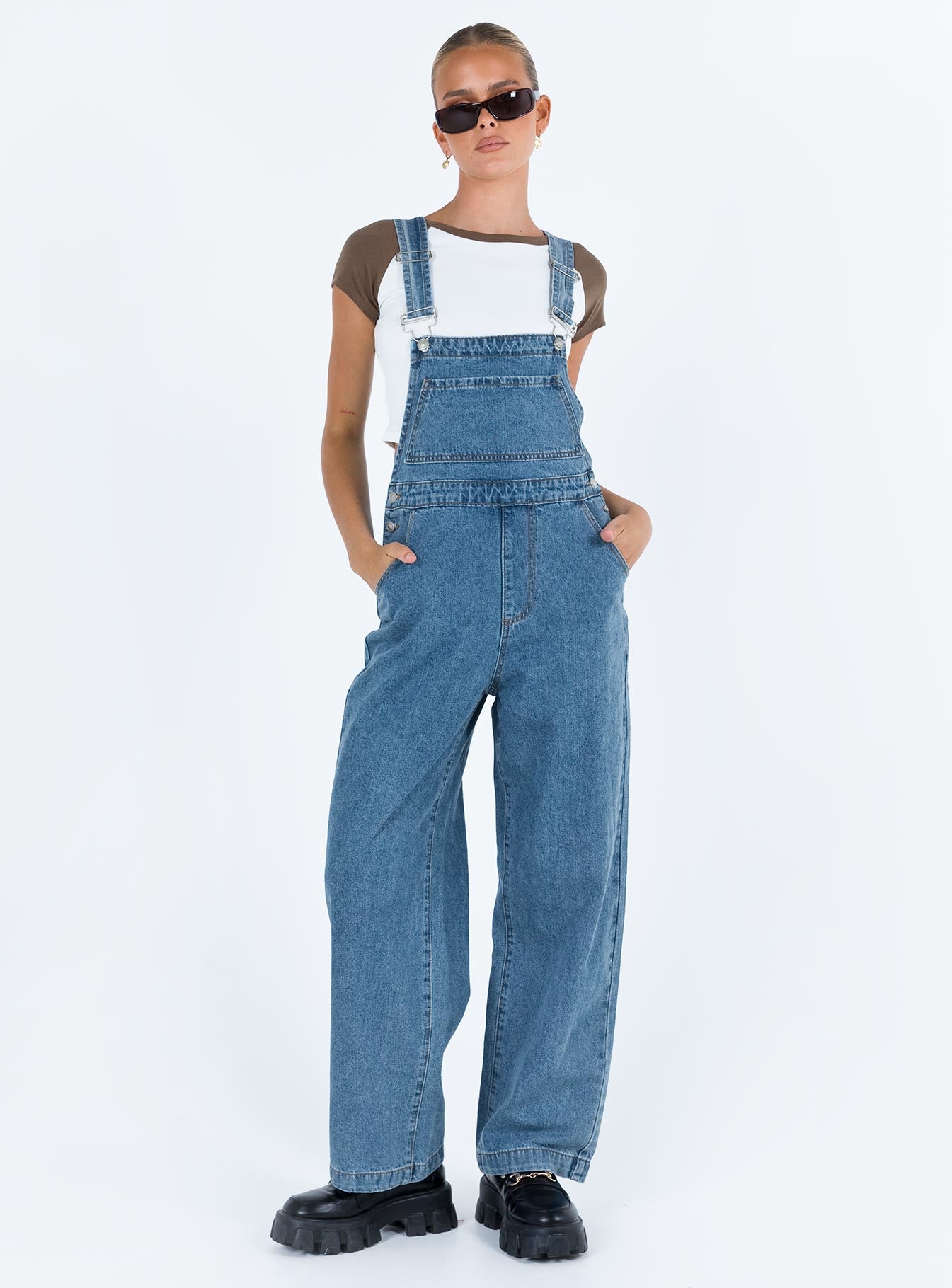Overalls Mid wash denim Adjustable shoulder strap  Large chest pocket  Four classic pockets  Button fastening at hips  Wide leg