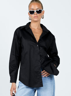 Front view of model wearing  front Princess Polly Full Sleeves V-Neck  Hexon Shirt Black