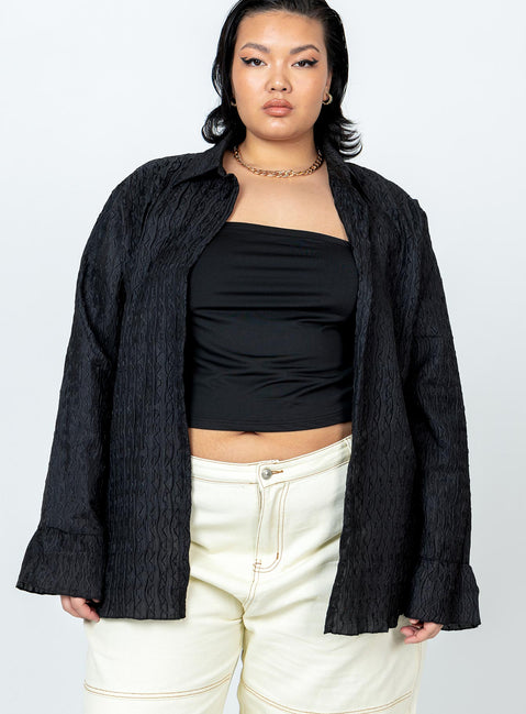 Front view of model wearing  front Princess Polly Full Sleeves Plunger  Chrisley Shirt Black Curve