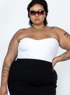 front view of model wearing Princess Polly Aston Strapless Bodysuit White Curve Sleeveless Sweetheart 