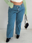 Front view of model wearing  front Princess Polly Mid Rise  Holly Asymmetric Straight Leg Jean Mid Wash Denim Curve