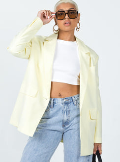 Blazer Oversized fit 80% polyester 20% rayon Single button fastening Lapel collar  Twin front pockets Single chest pocket Padded shoulders