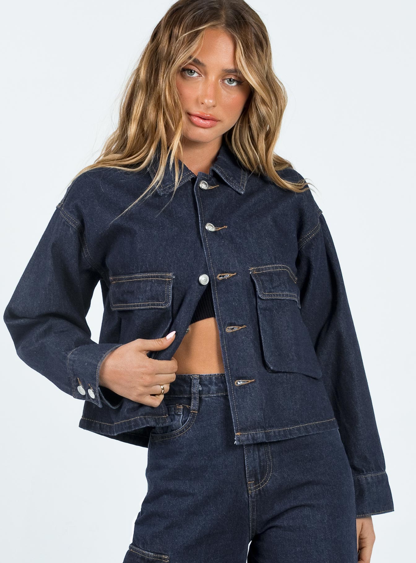 Denim jacket Dark wash denim Pointed collar Button fastening at front Silver-toned hardware Twin chest pockets Double button cuff