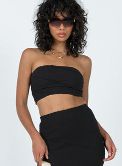 Front view of model wearing  front Princess Polly Sleeveless Asymmetric Neckline  Oscar Strapless Top Black
