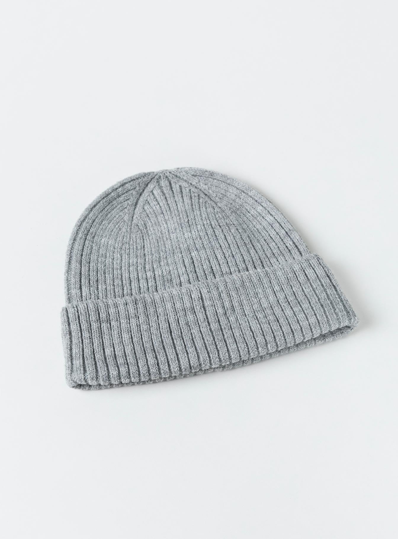 Knit beanie Foldable brim Thick knit material Pinched top Double lined