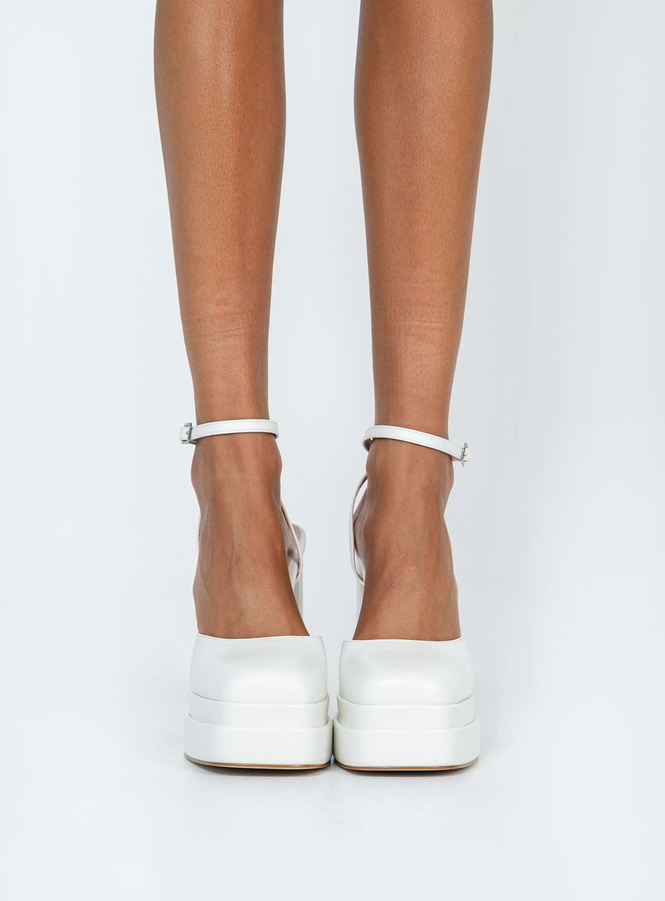 White platform heels sales closed toe