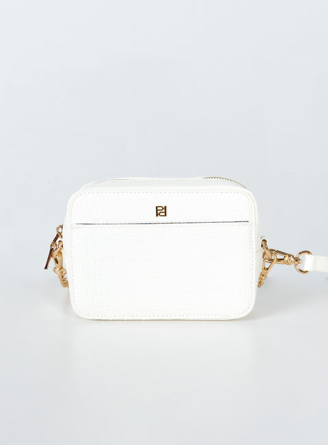 Crossbody bag 40% post-consumer recycled polyester 18% post-consumer recycled polyurethane 18% polyurethane 14% calcium carbonate 10% wood fiber Faux croc leather  Removable chain shoulder strap  Removable / adjustable crossbody strap  Zip fastening  Internal pockets  Flat base 