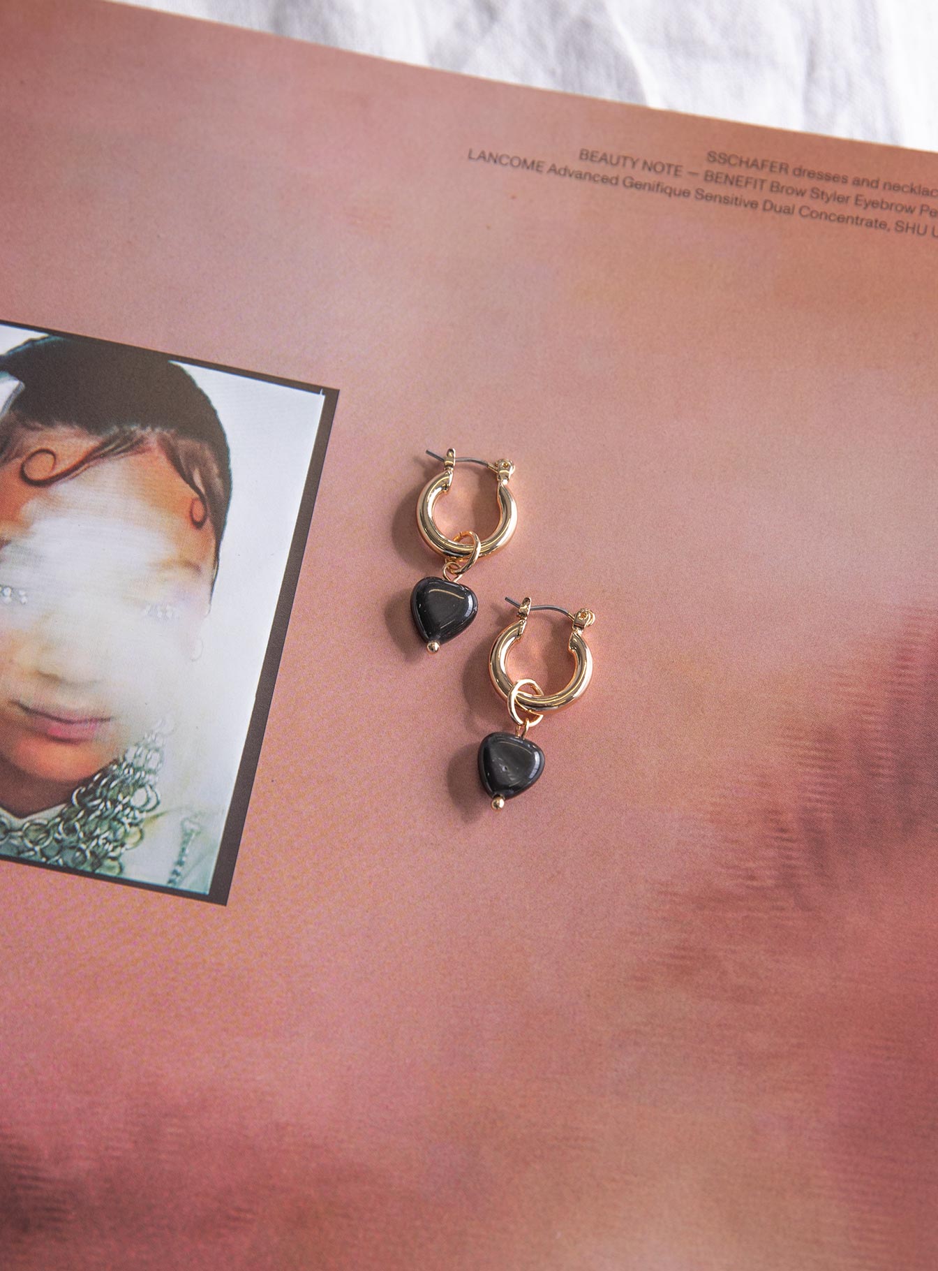 Breaking Hearts Earrings Black