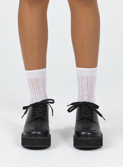 Loafer Faux matte leather material Lace-up fastening Rounded toe Platform base Padded footbed