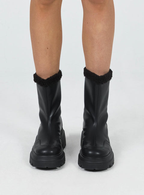 Boots Faux leather material Pull tab at back Platform base Faux fur lining & trim Treaded sole Rounded toe Padded footbed