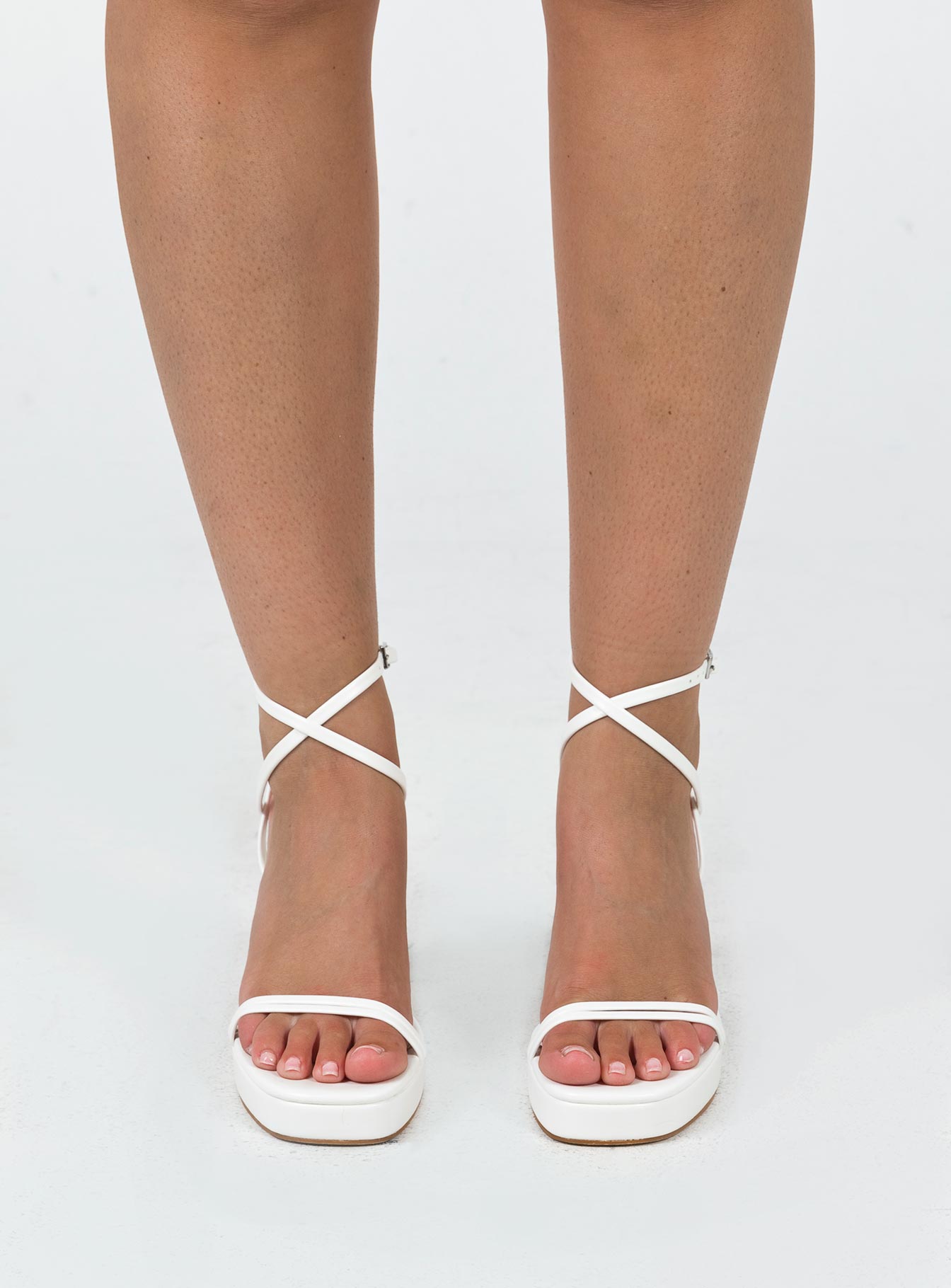 White toe best sale loop heels