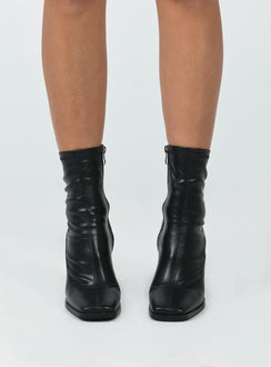 Boots Faux leather material  Fitted at ankle  Zip fastening at side  Square toe  Block heel 