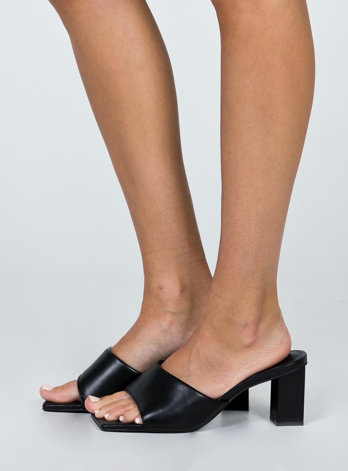 Manhattan Heels Black
