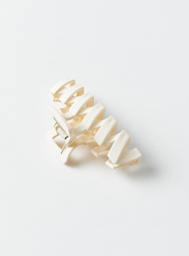 Hair clip Matte finish  Zig-zag style  Lightweight 