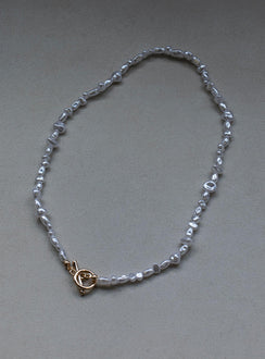 Necklace Faux pearl beads  Gold-toned T-bar 