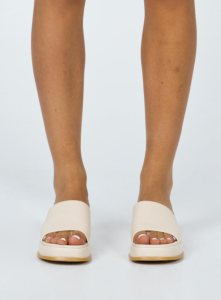 Bayshore Sandals Beige