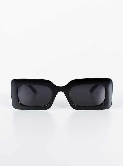 Sunglasses Vintage style frame Tinted lenses Wide arm Moulded nose bridge Lightweight