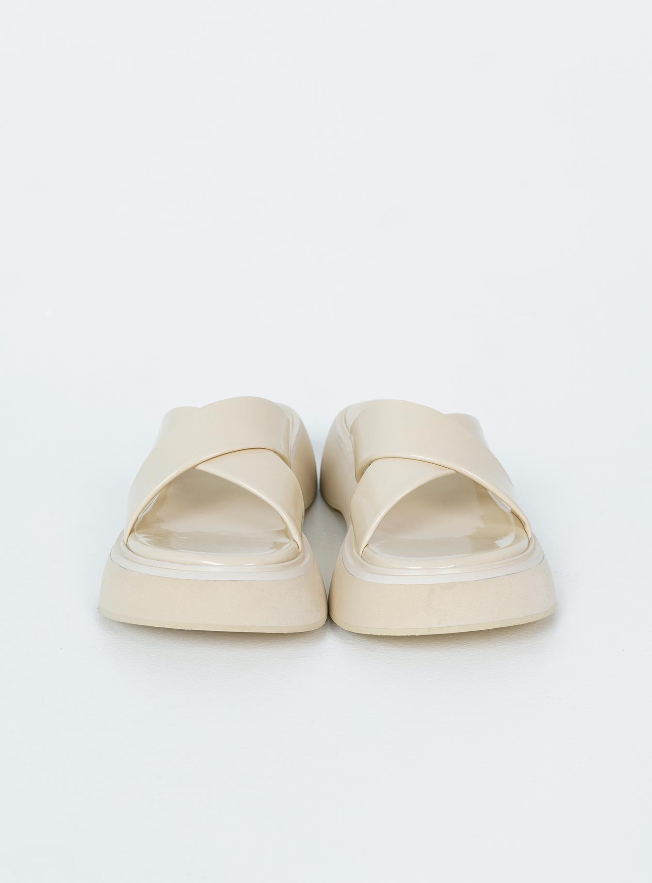 Flats Faux leather material  Cross strap upper  Platform base 