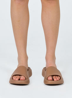 Brown slides Rubber design  Single wide upper  Platform base  Lightweight 