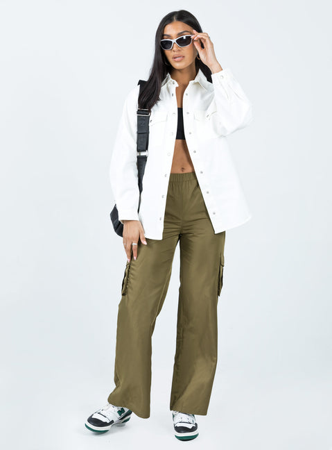 Jacket White denim Classic collar Press button fastening at front Twin chest pockets Single button cuff Split hem at sides