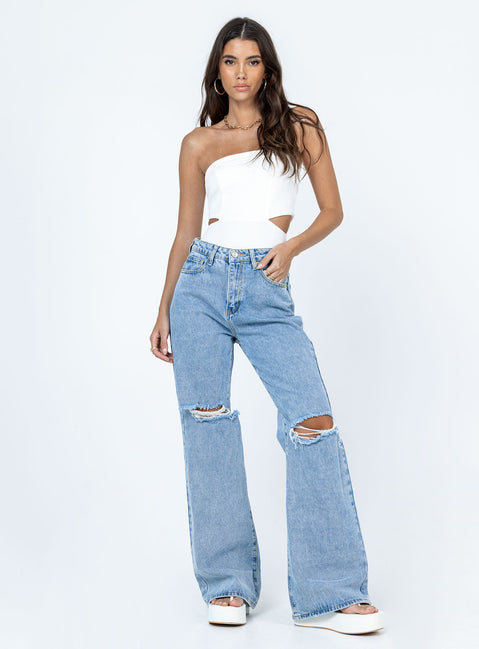 front view of model wearing Princess Polly Alaska Strapless Bodysuit White Sleeveless straight 