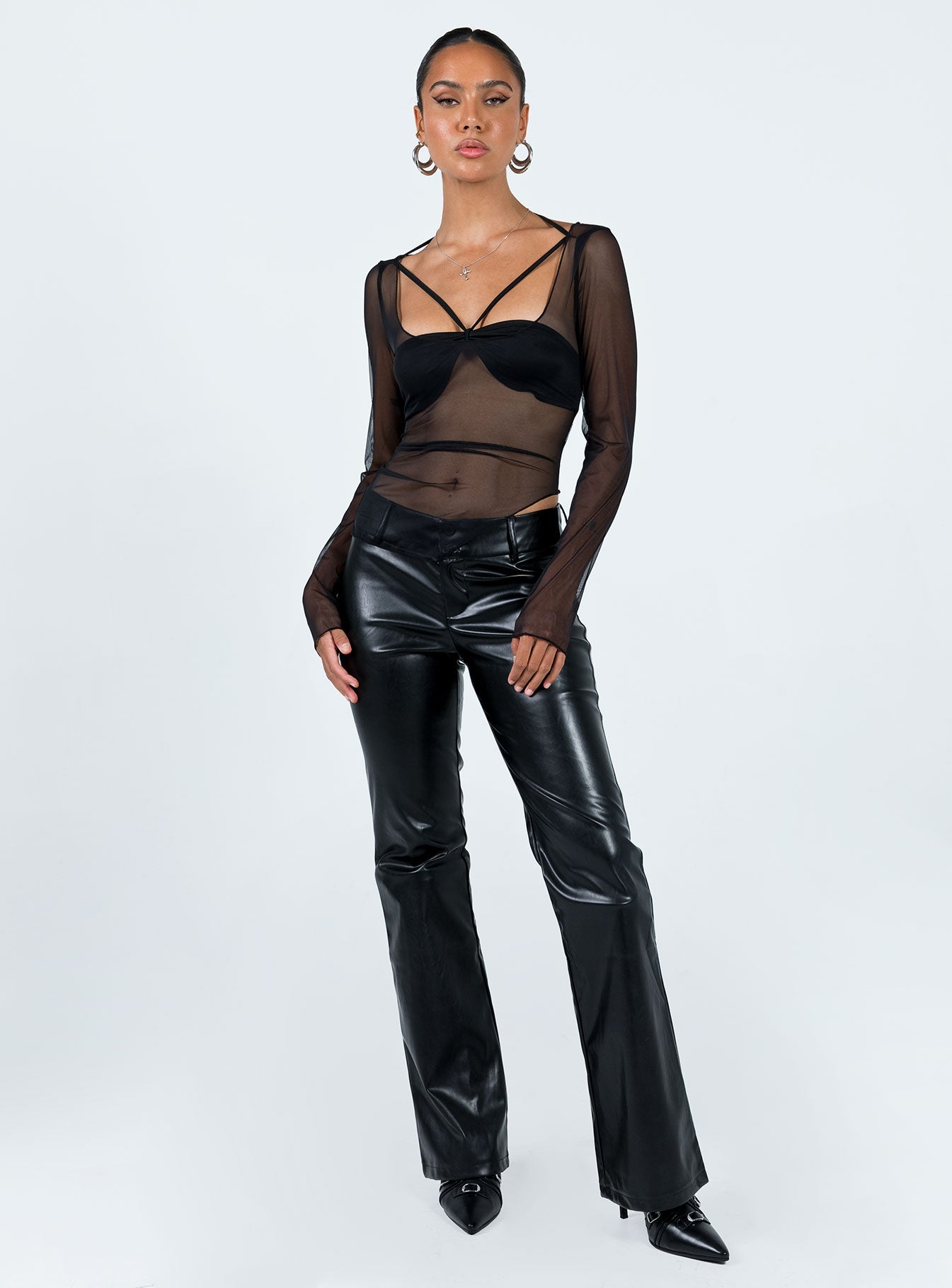 product Princess Polly Sleeveless Sleeveless Plunger Plunger  Garcian Long Sleeve Top Black