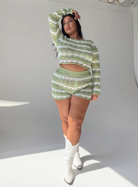 Knit set Crochet knit material Long sleeve top Cropped design Scoop neckline High waisted shorts