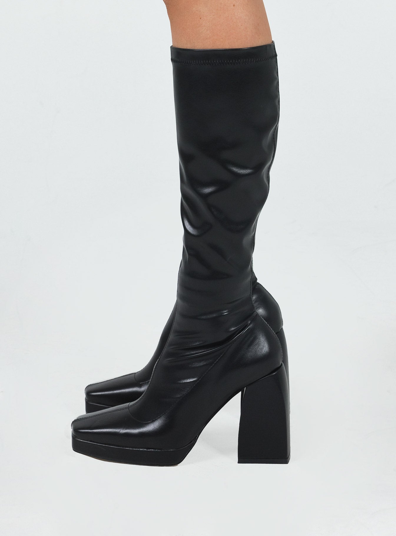 Knee-high boots Faux leather material Square toe Platform base Block heel Zip fastening at side Padded footbed