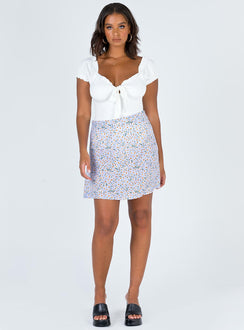 side view of model wearing Princess Polly Medina Bodysuit Short Sleeves Sweetheart 