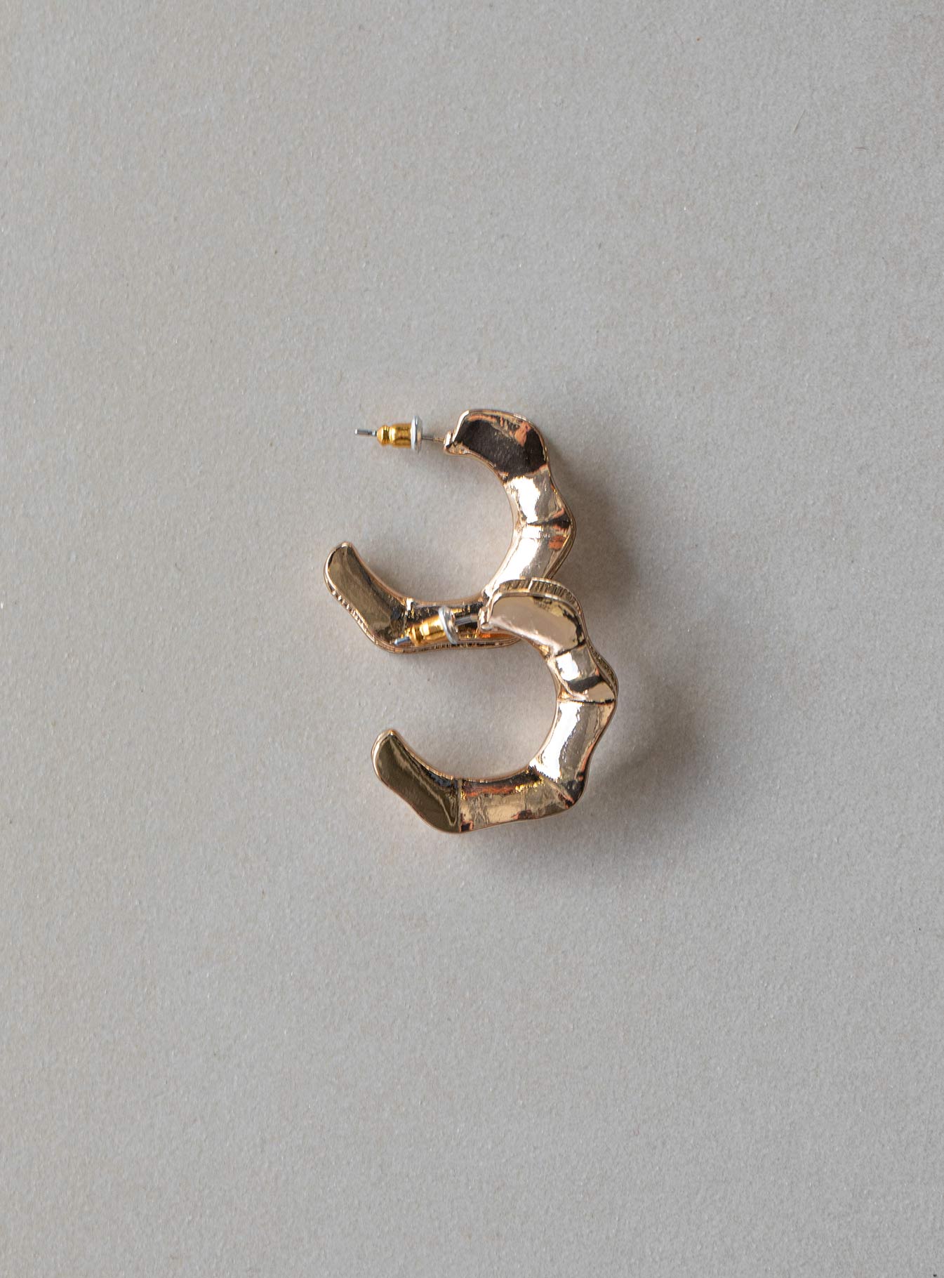 Earrings Hoop style Stud fastening Gold-toned